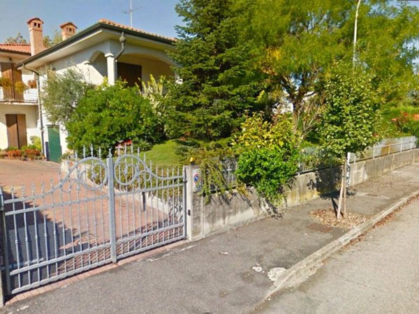 casa indipendente in vendita a Moglia