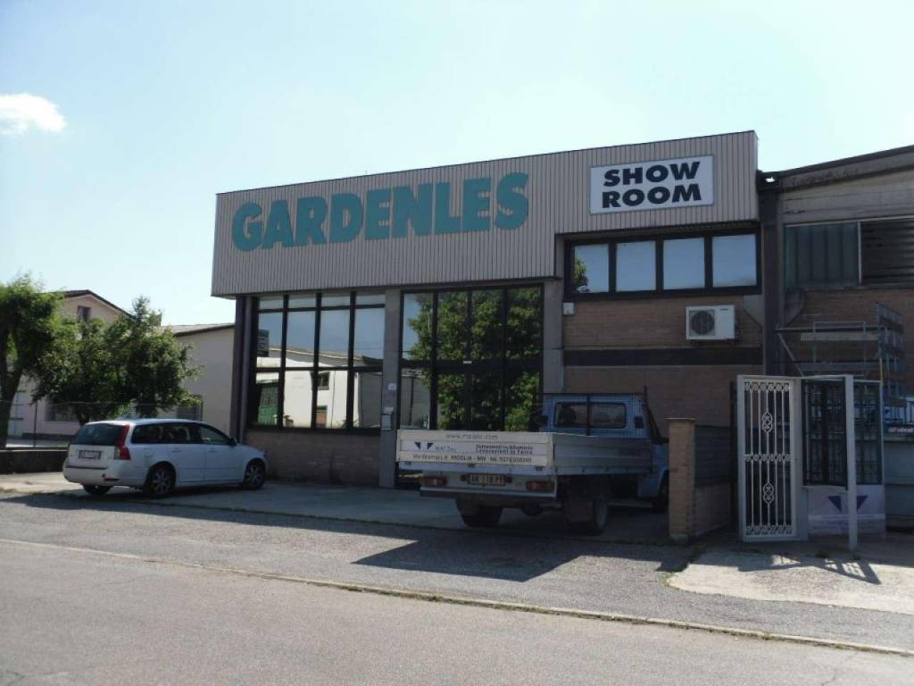 negozio in vendita a Moglia