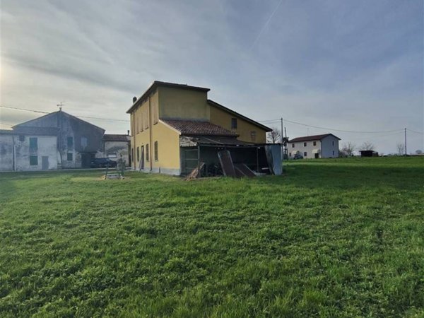 casa indipendente in vendita a Moglia