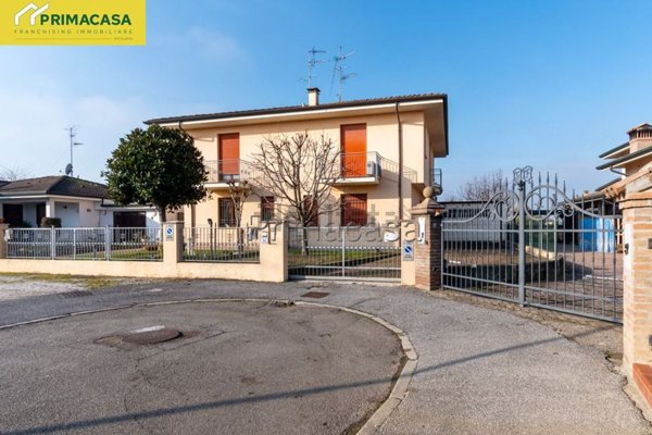 casa indipendente in vendita a Moglia in zona Bondanello