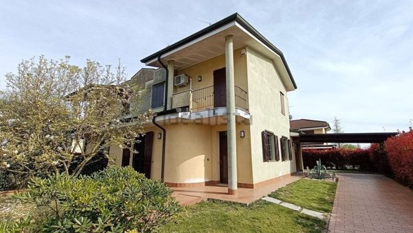 casa indipendente in vendita a Moglia