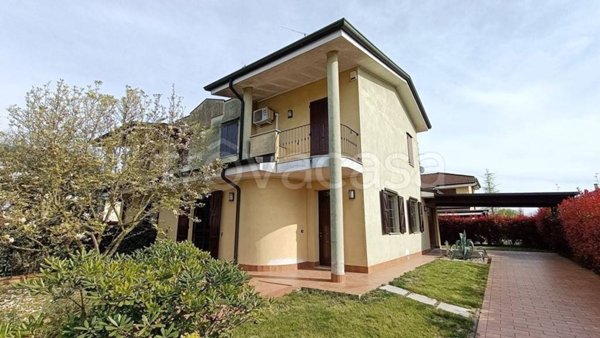 casa indipendente in vendita a Moglia