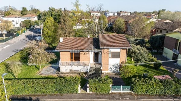 casa indipendente in vendita a Moglia