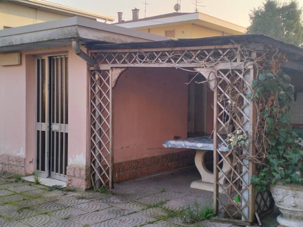 casa indipendente in vendita a Moglia