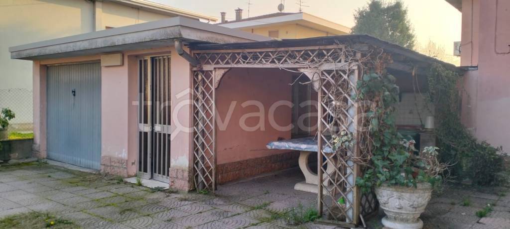 casa indipendente in vendita a Moglia