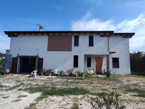 casa indipendente in vendita a Moglia