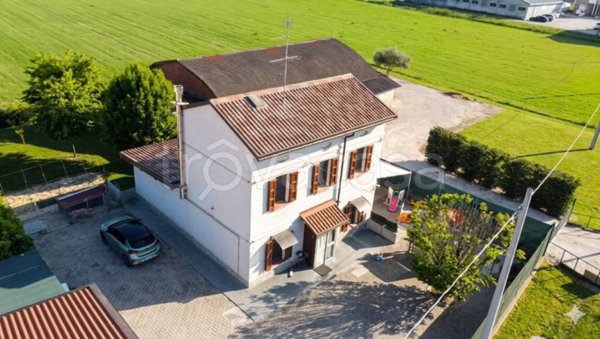 casa indipendente in vendita a Moglia