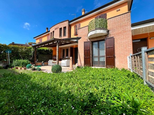casa indipendente in vendita a Moglia