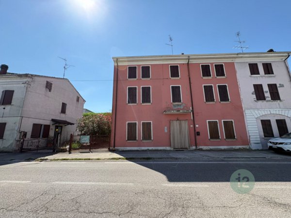 casa indipendente in vendita a Moglia in zona Bondanello