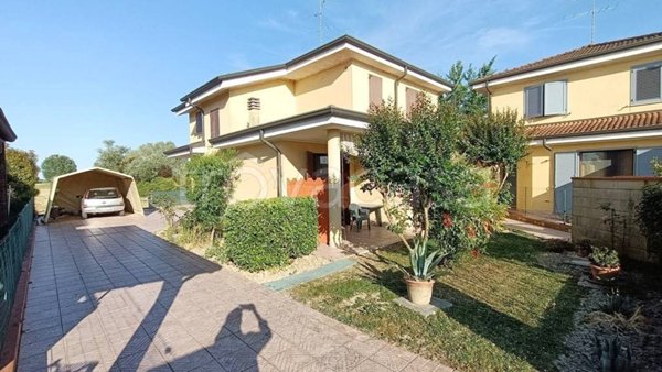 casa indipendente in vendita a Moglia