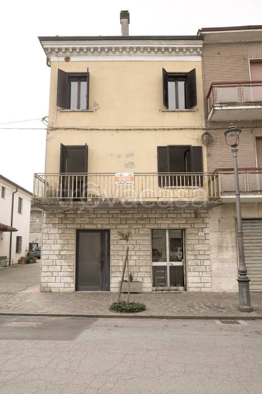 casa indipendente in vendita a Moglia in zona Bondanello
