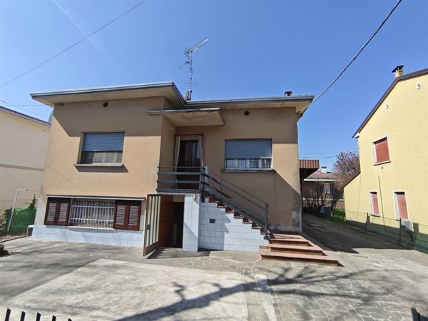 casa indipendente in vendita a Moglia