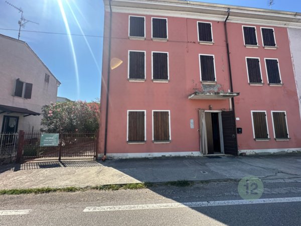 casa indipendente in vendita a Moglia in zona Bondanello