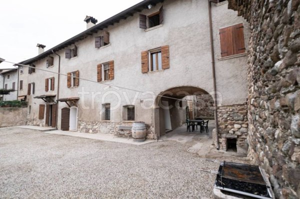 casa indipendente in vendita a Monzambano in zona Castellaro Lagusello