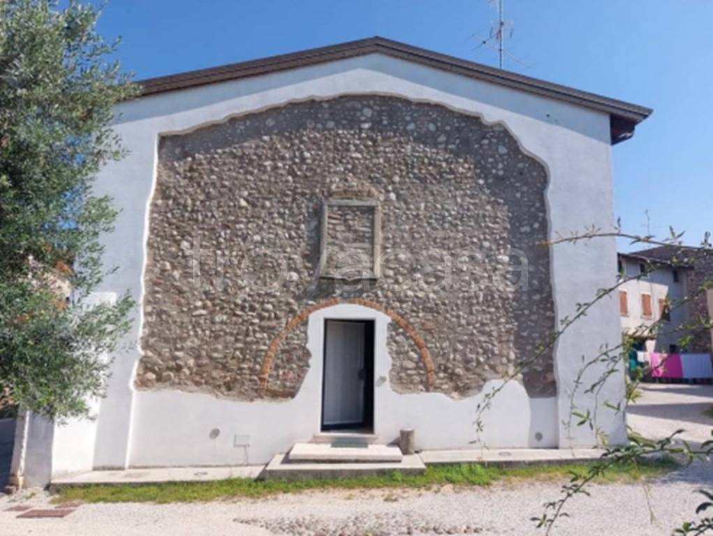 casa indipendente in vendita a Monzambano