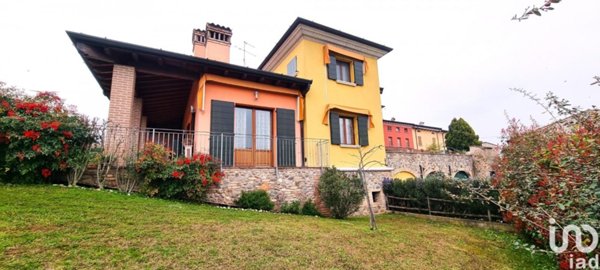 casa indipendente in vendita a Monzambano