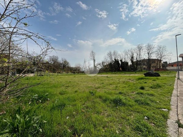 terreno edificabile in vendita a Monzambano