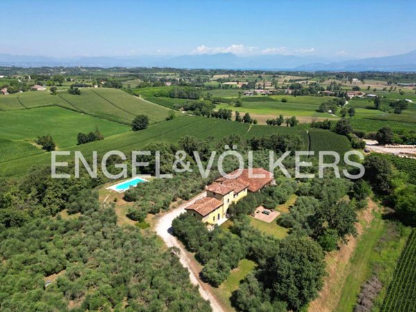 casa indipendente in vendita a Monzambano in zona Castellaro Lagusello