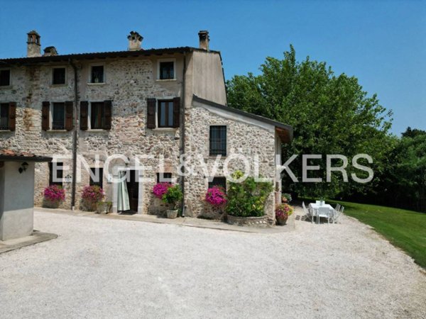 casa indipendente in vendita a Monzambano in zona Castellaro Lagusello