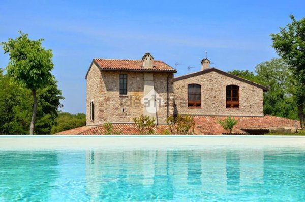 casale in vendita a Monzambano