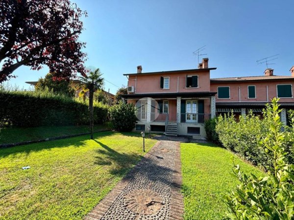 casa indipendente in vendita a Monzambano