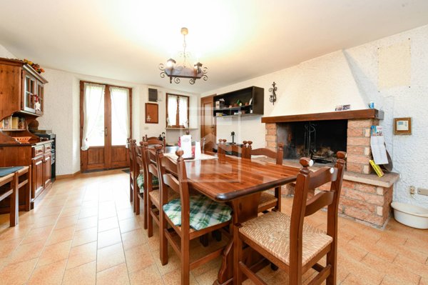 casa indipendente in vendita a Monzambano