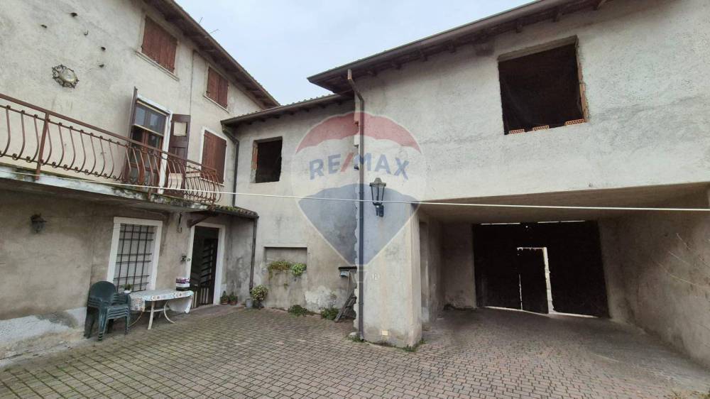 casa indipendente in vendita a Monzambano