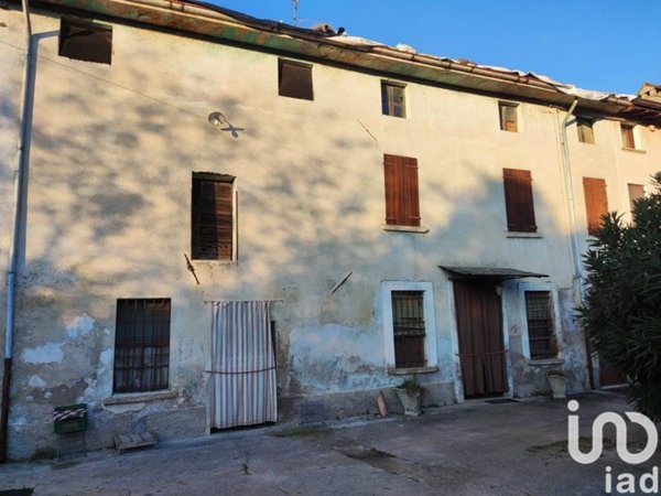 casa indipendente in vendita a Monzambano in zona Castellaro Lagusello