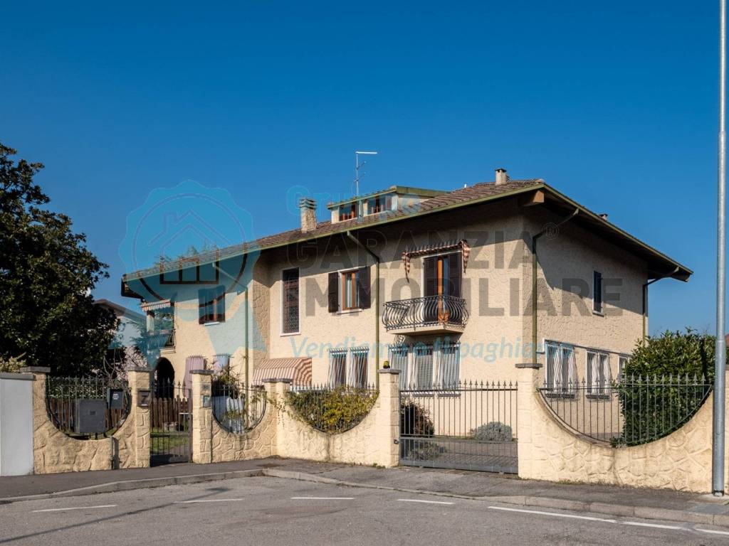 casa indipendente in vendita a Monzambano