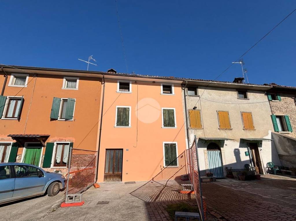 pentavano in vendita a Monzambano in zona Pille