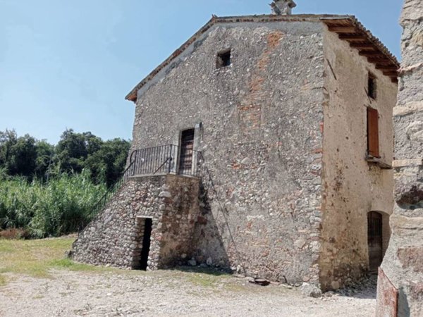 casale in vendita a Monzambano
