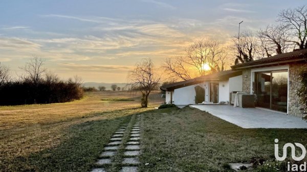 casa indipendente in vendita a Monzambano in zona Castellaro Lagusello
