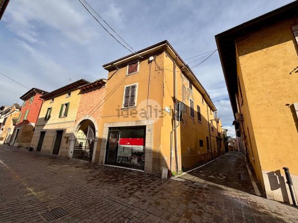 casa indipendente in vendita a Monzambano