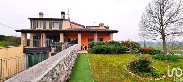 casa indipendente in vendita a Monzambano