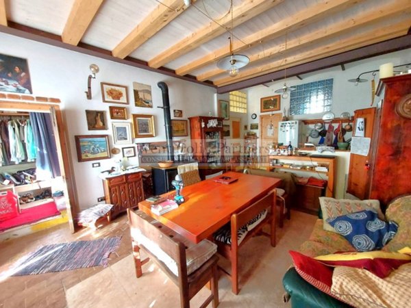 casa indipendente in vendita a Monzambano