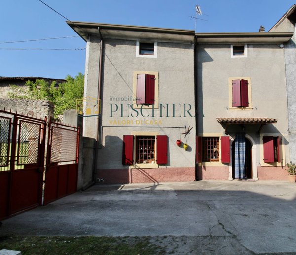 casa indipendente in vendita a Monzambano