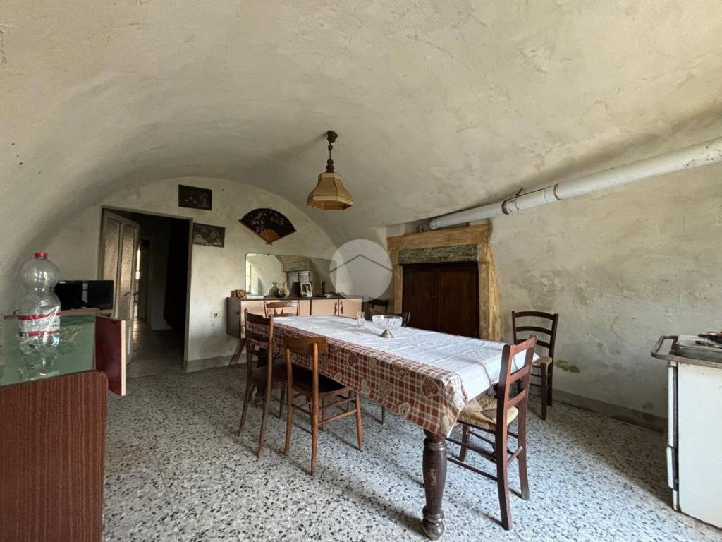 casa indipendente in vendita a Monzambano