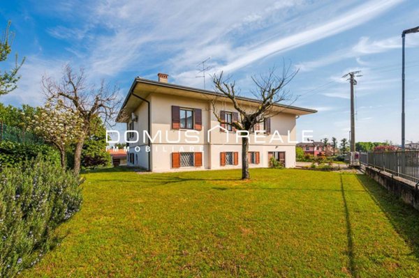 casa indipendente in vendita a Monzambano