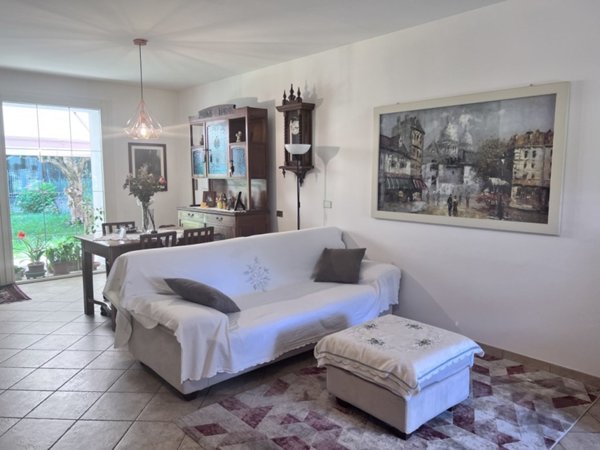 casa indipendente in vendita a Monzambano