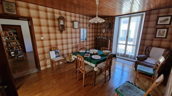 casa indipendente in vendita a Monzambano