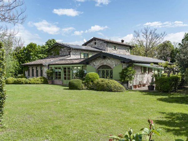 casa indipendente in vendita a Monzambano in zona Castellaro Lagusello