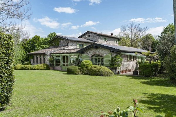 casa indipendente in vendita a Monzambano in zona Castellaro Lagusello