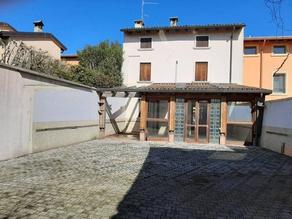 casa semindipendente in vendita a Monzambano