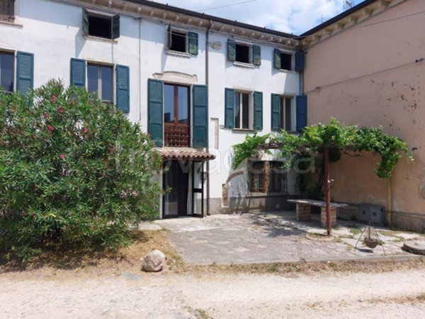 casa indipendente in vendita a Monzambano