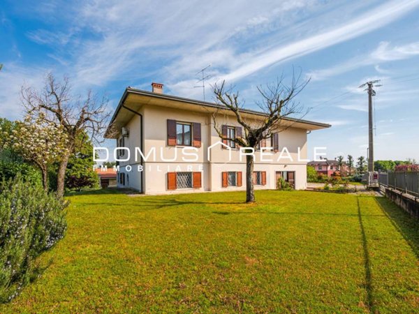 casa indipendente in vendita a Monzambano
