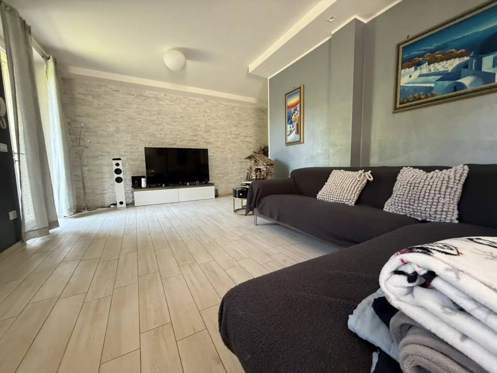 casa indipendente in vendita a Monzambano