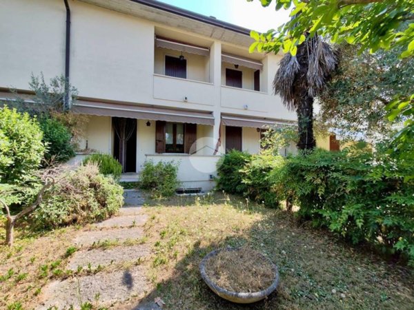 casa indipendente in vendita a Monzambano