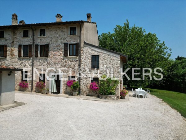 casa indipendente in vendita a Monzambano in zona Castellaro Lagusello