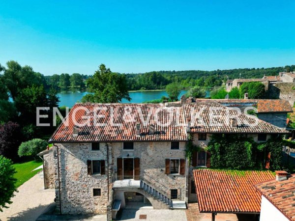casa indipendente in vendita a Monzambano in zona Castellaro Lagusello