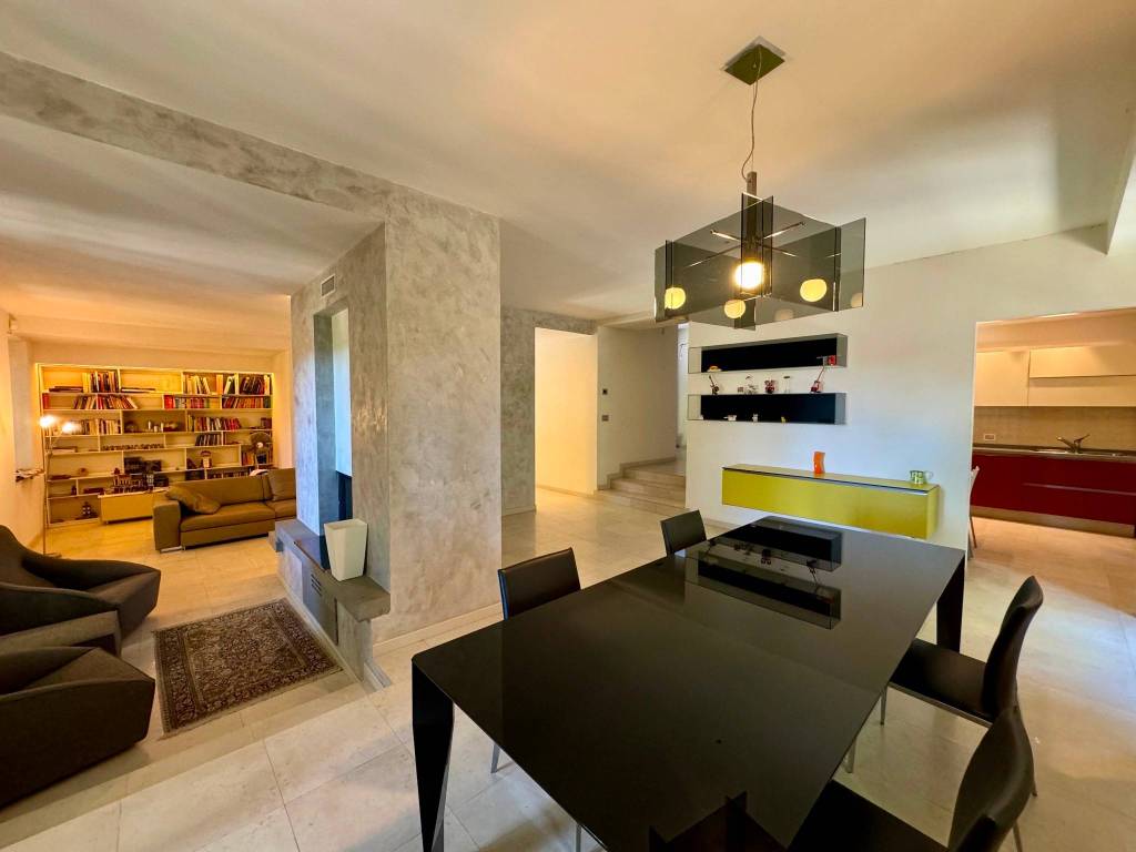 casa indipendente in vendita a Monzambano